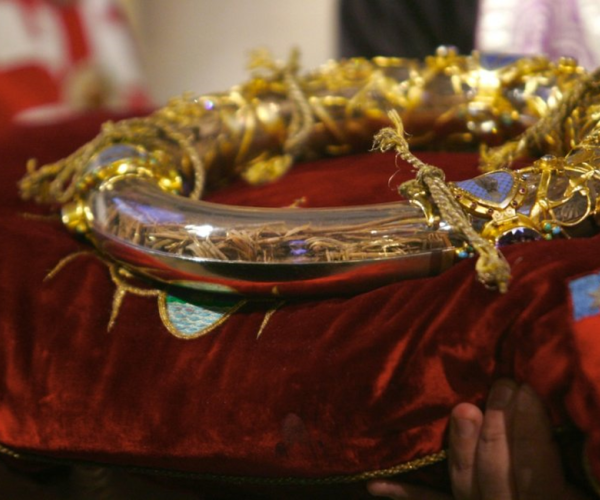 «Тернием венчается Бог, землю всю украсивший цветами…»