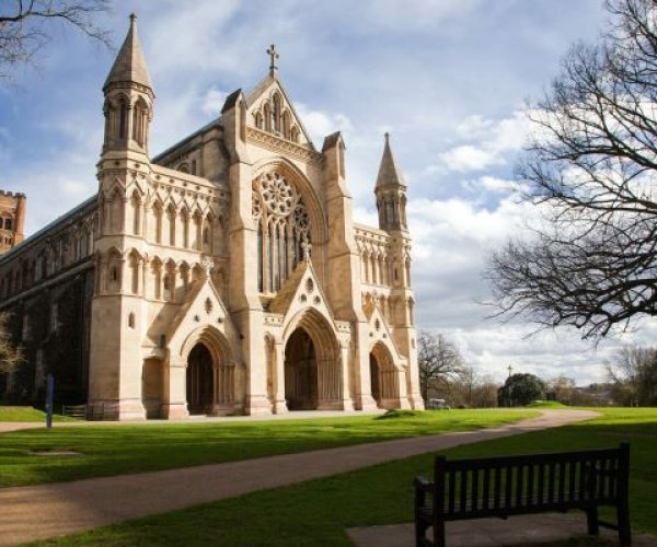 К первомученику Албану Британскому