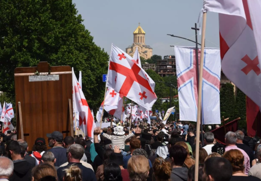 В городах Грузии проходят шествия по случаю Дня святости семьи