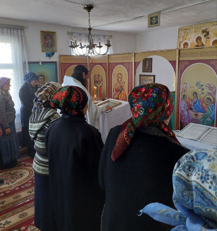 Как велика радость, и как многочисленно бывает собрание народа в тот день, когда празднуют рождение Царя земнаго! Как вожди и начальники, так и все воины, облекшись в нарядные одежды, спешат во всём великолепии предстать пред лице Царя своего. Ибо они зна