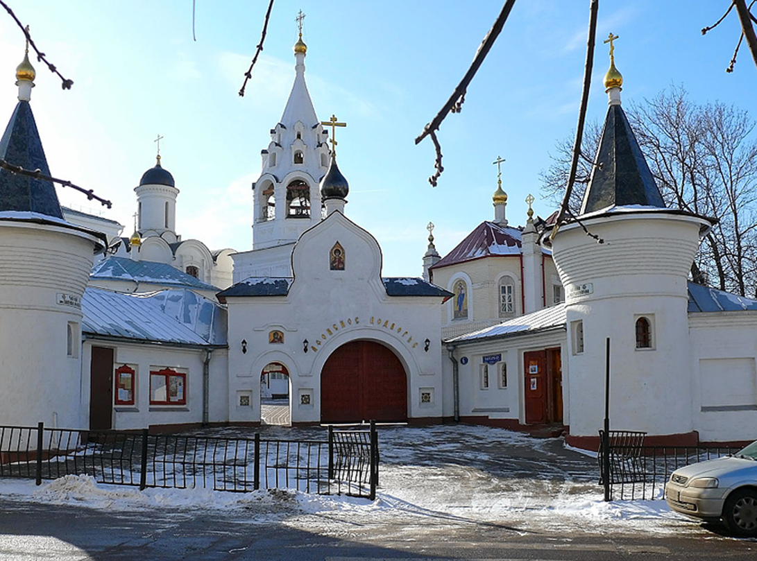 Сейчас, когда пандемия резко ограничила наши передвижения, добраться до Святой Горы стало непросто. Но можно прийти на московское подворье Афонского Пателеимонова монастыря, которое располагается в храме великомученика Никиты на Гончарной улице. …