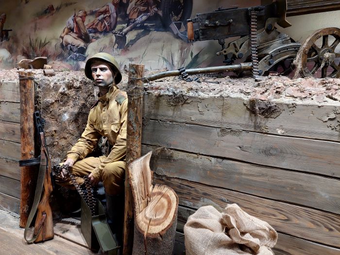 ПУТЬ НА СОЛОВКИ. Продолжение. Приближаясь к северо-западной границе России, мы всё чаще стали встречать по пути памятники героическим защитникам нашей Родины от фашистских захватчиков.  Так, на долю Вытегорского района выпала особая роль прифронтового ...