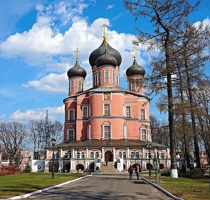 Сегодня день святителей московских, среди которых и святитель Тихон (Белавин), патриарх Московский и всея Руси с 1917 по 1925 гг. Через 67 лет со дня кончины святителя Тихона, и в 1992 году, Господь даровал России святые его мощи в укрепление ее на ...