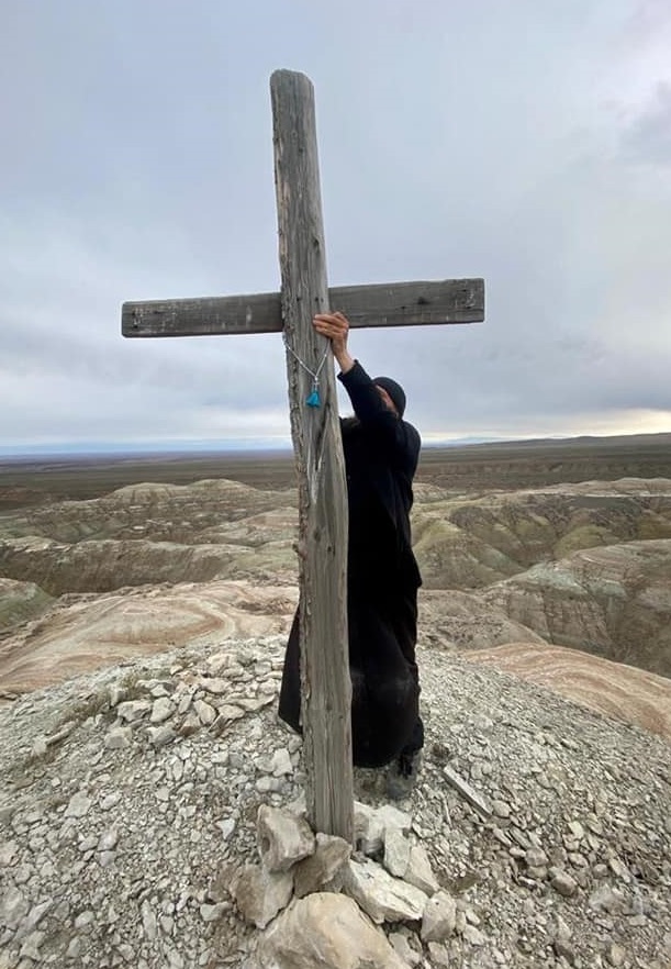 На протяжении всей своей жизни верующий человек должен учиться молиться. Как? Как в школе, шаг за шагом исправляя ошибки. Ошибка первая и самая распространенная. Мы часто встаем на молитву неподготовленными, игнорируя то наставление, которое можно ...
