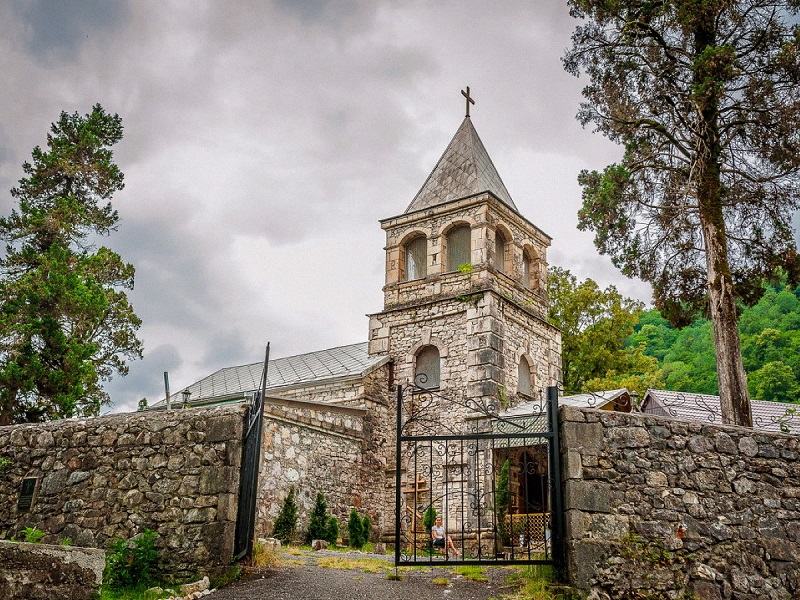 Сегодня православная Церковь вспоминает Третье обретение честной главы святого Пророка, Предтечи и Крестителя Господня Иоанна. Это произошло во время волнений в Константинополе в связи со ссылкой святителя Иоанна Златоуста. Тогда глава святого Иоанна ...