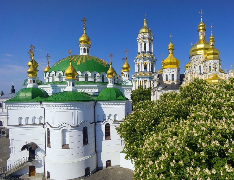 Празднование Собора Киевских святых установлено в 2011 году. Совершается оно  в день памяти святого равноапостольного великого князя Владимира. Число святых Собора велико. Кроме князя Владимира, список возглавляют святая княгиня Ольга, провозвестница ...