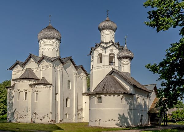 В Старой Руссе сегодня праздник. В городе много паломников – верующие приехали почтить икону Божией Матери «Старорусская». Так икона называется потому, что она долгое время находилась в Старой Руссе, куда по преданию была принесена греками еще в первые...
