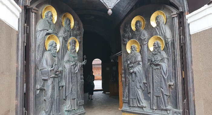 Для того чтобы память о новомучениках укреплялась в нашем обществе как пример стояния в вере, Церковь призывает умножить усилия для распространения в народе почитания святых новомучеников и исповедников. В 2011 году Архиерейским Собором Русской ...