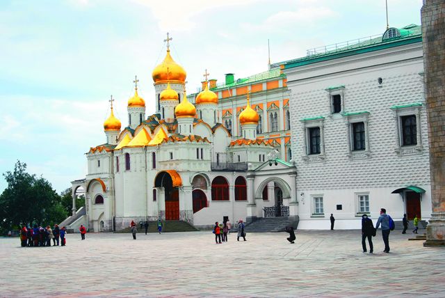 На Царском дворе у сеней