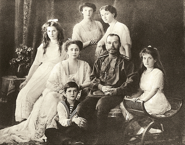 Царская семья вернулась в Москву